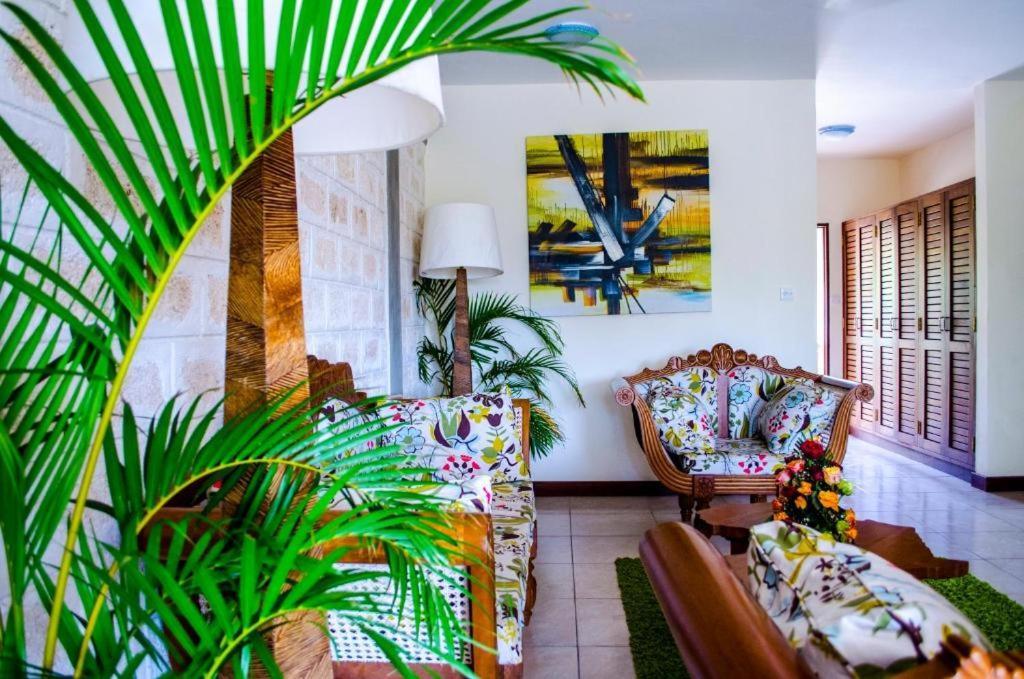 Lotfa Resort Diani Diani Beach Eksteriør billede