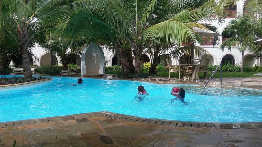 Lotfa Resort Diani Diani Beach Eksteriør billede