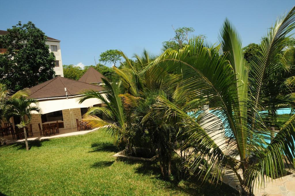 Lotfa Resort Diani Diani Beach Eksteriør billede