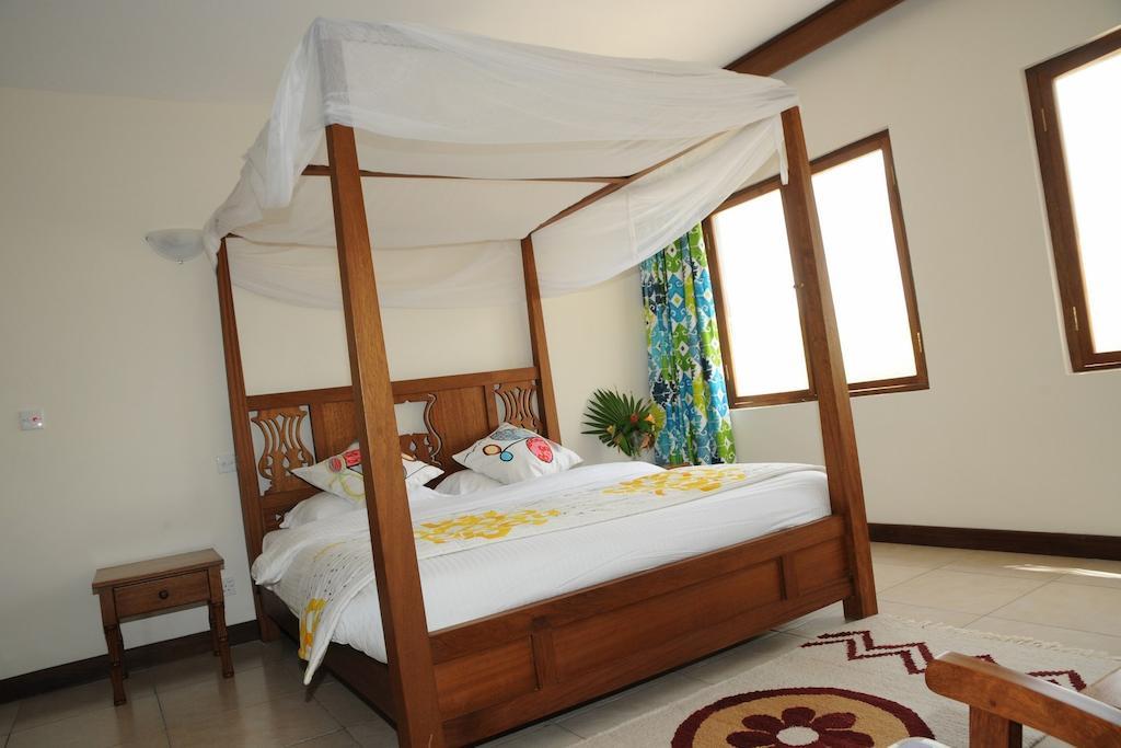 Lotfa Resort Diani Diani Beach Eksteriør billede