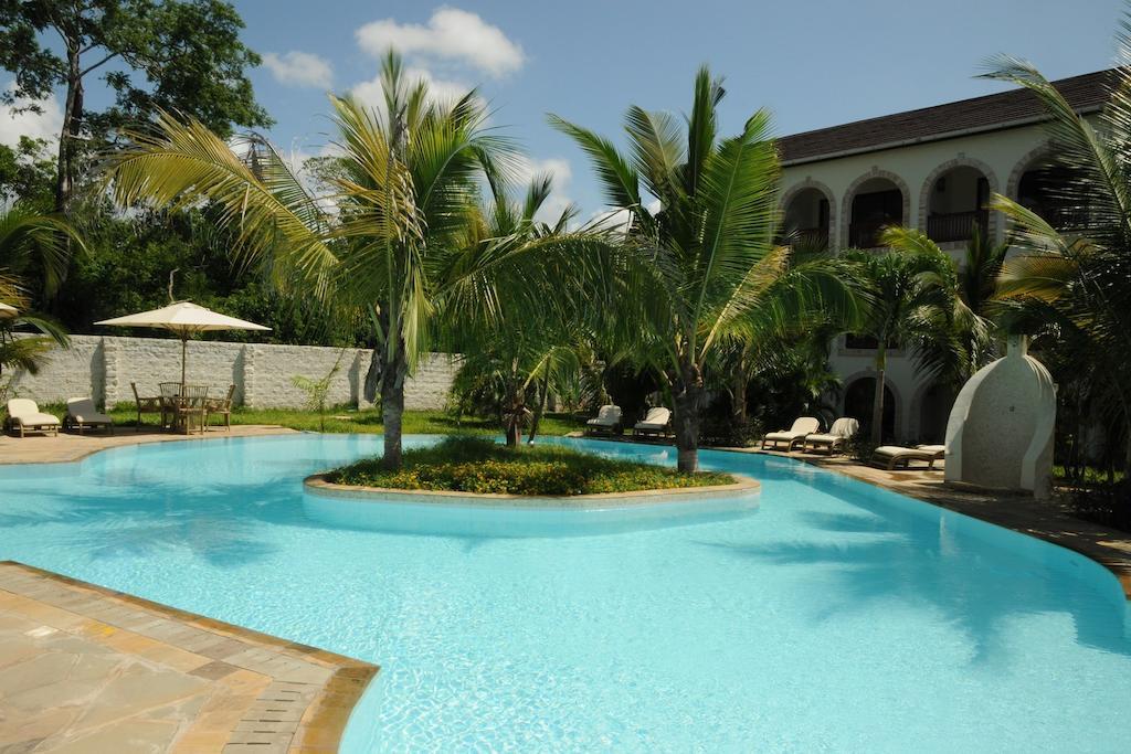 Lotfa Resort Diani Diani Beach Eksteriør billede