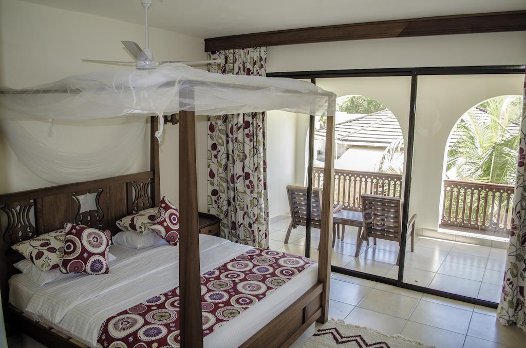 Lotfa Resort Diani Diani Beach Eksteriør billede