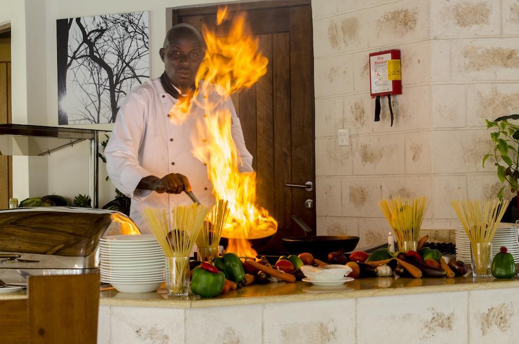 Lotfa Resort Diani Diani Beach Eksteriør billede