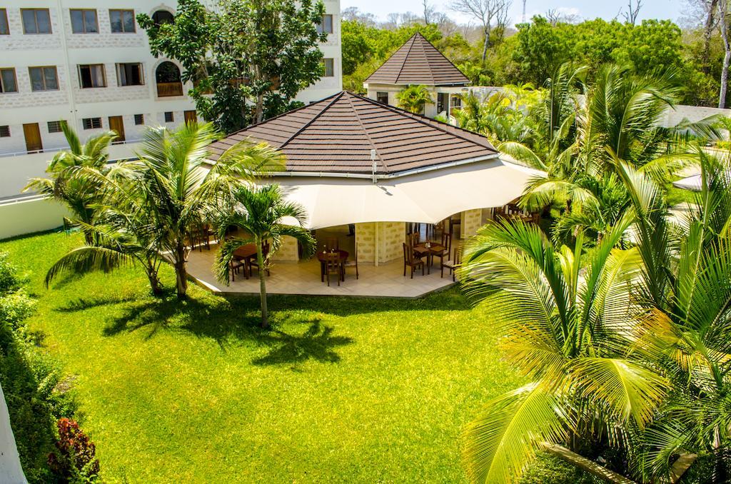 Lotfa Resort Diani Diani Beach Eksteriør billede