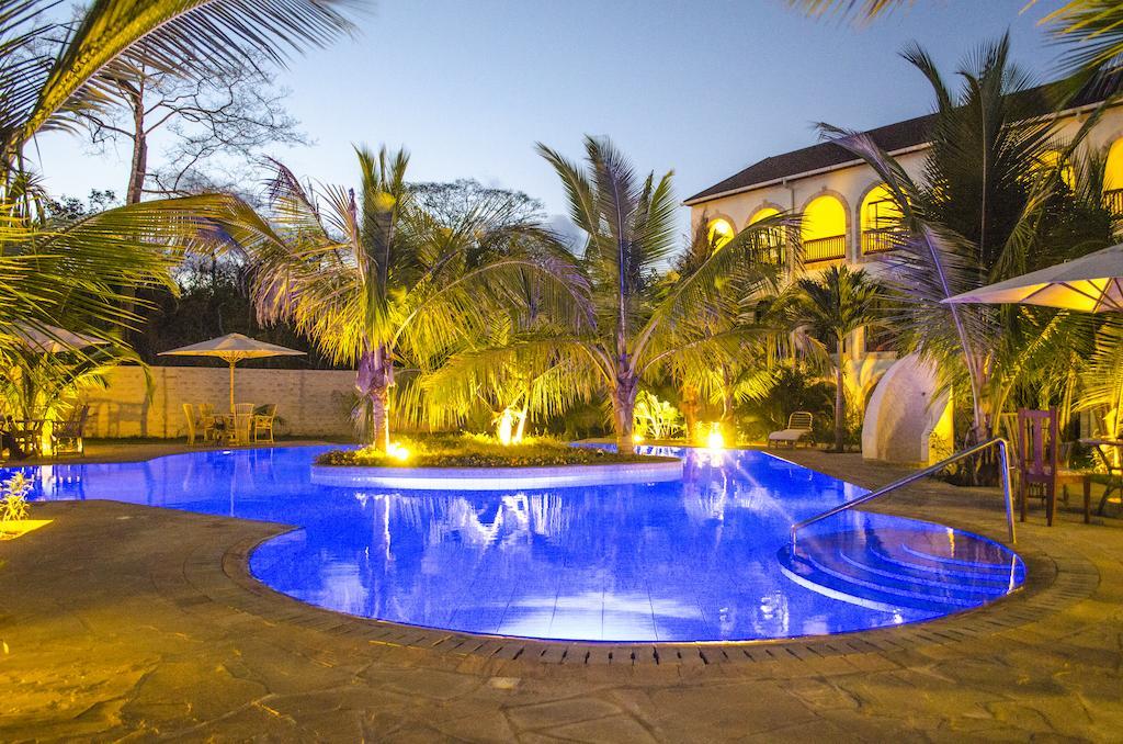 Lotfa Resort Diani Diani Beach Eksteriør billede