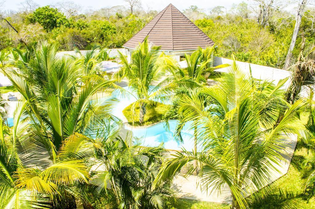 Lotfa Resort Diani Diani Beach Eksteriør billede